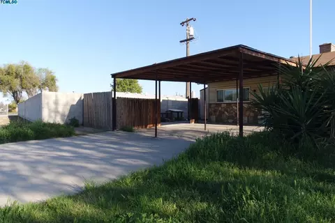 395 W Spruce Ave, Lemoore, CA 93245 photo 2