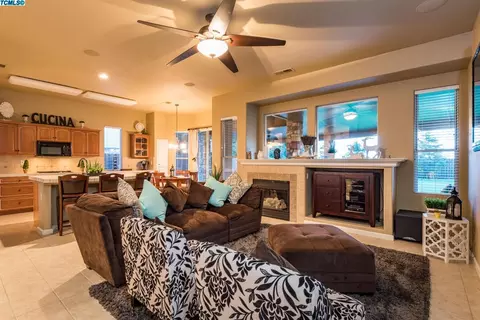 2772 Sussex Ave, Clovis, CA 93611 photo 9