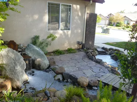 2406 E Beech Ave, Visalia, CA 93292 photo 7