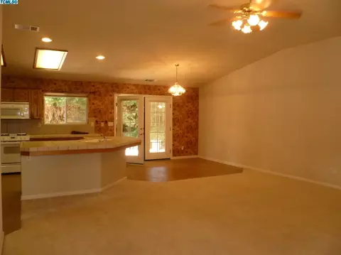 2406 E Beech Ave, Visalia, CA 93292 photo 13