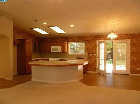2406 E Beech Ave, Visalia, CA 93292 photo 14