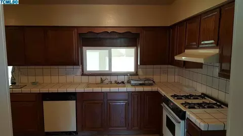 1485 E Sequoia Ave, Tulare, CA 93274 photo 9