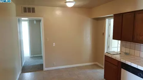 1485 E Sequoia Ave, Tulare, CA 93274 photo 8