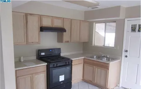 15729 Wisteria Dr, Ivanhoe, CA 93235 photo 3