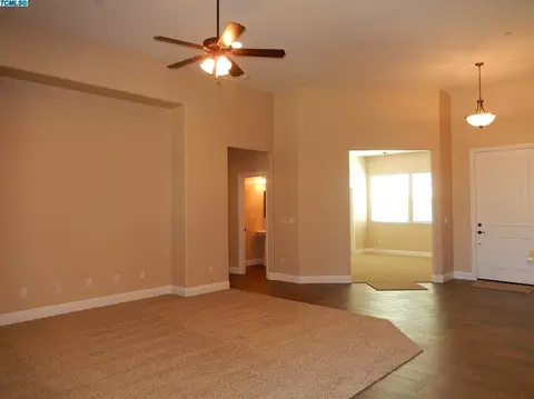 1938 Academy Ave, Tulare, CA 93274 photo 3