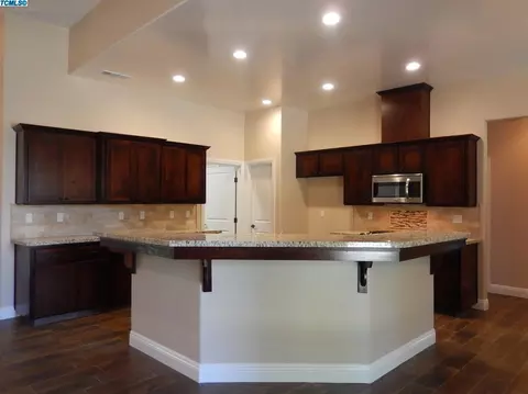 1938 Academy Ave, Tulare, CA 93274 photo 6