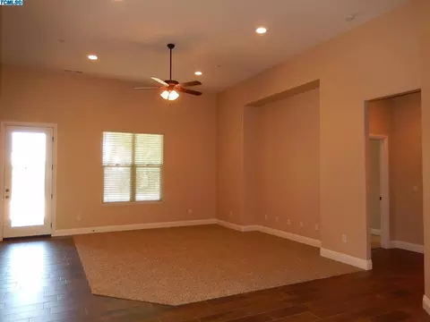 1938 Academy Ave, Tulare, CA 93274 photo 4