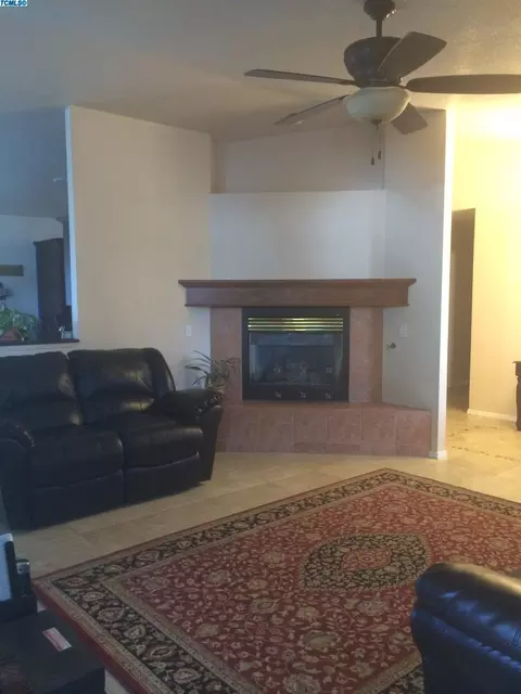 809 Woodland Ave, Exeter, CA 93221 photo 2