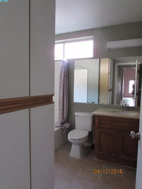 1932 E Douglas Ave, Visalia, CA 93292 photo 5