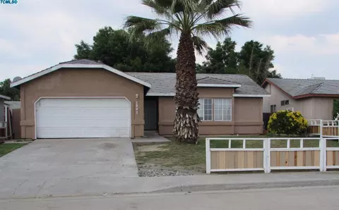 1932 E Douglas Ave, Visalia, CA 93292 photo 1