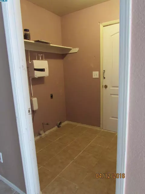 1932 E Douglas Ave, Visalia, CA 93292 photo 6