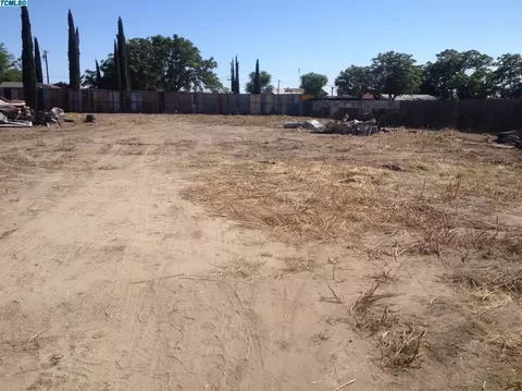 279 E Beacon Ave, Tulare, CA 93274 photo 1