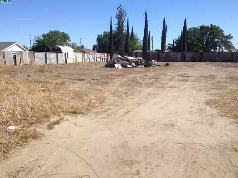 279 E Beacon Ave, Tulare, CA 93274 photo 2