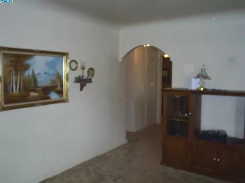1013 S Elm St, Pixley, CA 93256 photo 4