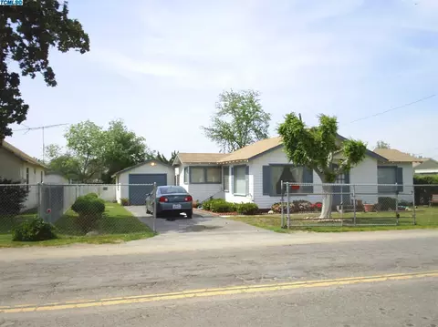 1013 S Elm St, Pixley, CA 93256 photo 2
