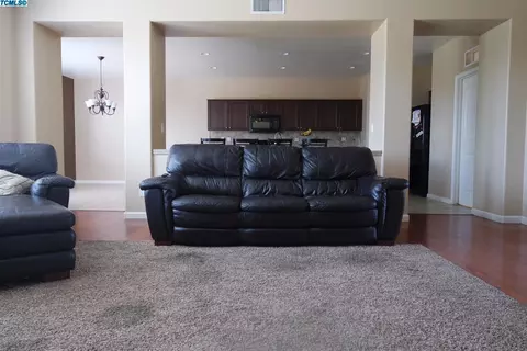 975 Lavender, Dinuba, CA 93618 photo 13