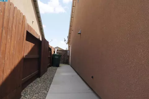 975 Lavender, Dinuba, CA 93618 photo 40
