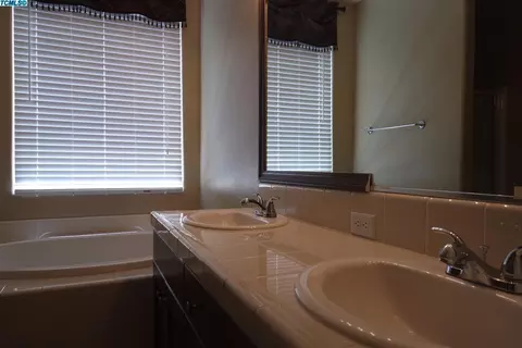 975 Lavender, Dinuba, CA 93618 photo 34