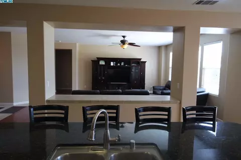 975 Lavender, Dinuba, CA 93618 photo 32