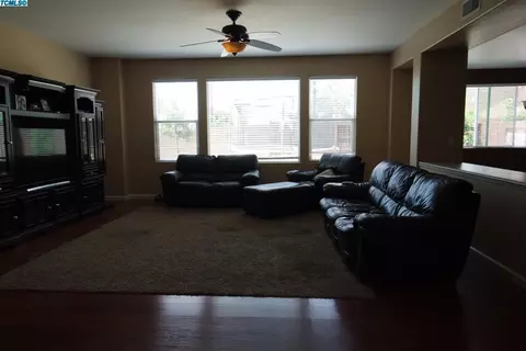 975 Lavender, Dinuba, CA 93618 photo 9