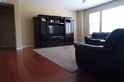 975 Lavender, Dinuba, CA 93618 photo 8