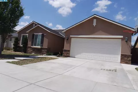 975 Lavender, Dinuba, CA 93618 photo 2