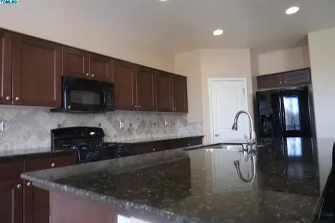 975 Lavender, Dinuba, CA 93618 photo 25