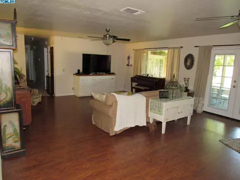 709 W Pine St, Exeter, CA 93221 photo 8