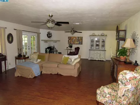 709 W Pine St, Exeter, CA 93221 photo 5