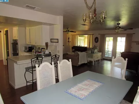 709 W Pine St, Exeter, CA 93221 photo 10