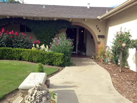 709 W Pine St, Exeter, CA 93221 photo 2
