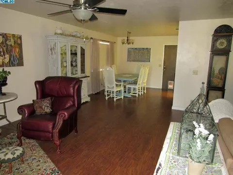 709 W Pine St, Exeter, CA 93221 photo 6