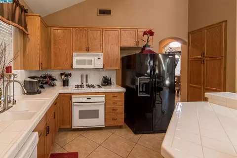 2324 Sierra Madre Ave, Clovis, CA 93611 photo 12
