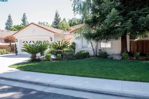 2324 Sierra Madre Ave, Clovis, CA 93611 photo 1