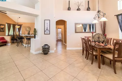 2324 Sierra Madre Ave, Clovis, CA 93611 photo 8