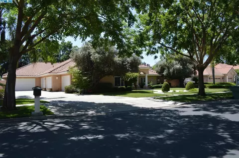 3537 E Vassar Ct, Visalia, CA 93292 photo 4