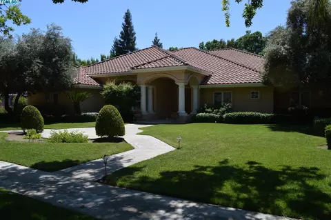 3537 E Vassar Ct, Visalia, CA 93292 photo 2
