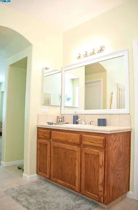 835 E Chestnut Ct, Visalia, CA 93292 photo 42