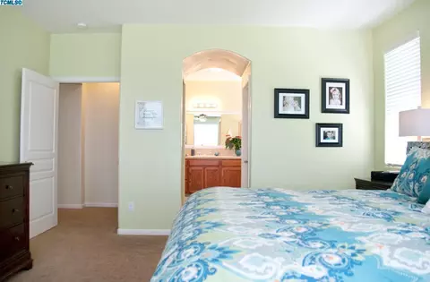 835 E Chestnut Ct, Visalia, CA 93292 photo 35