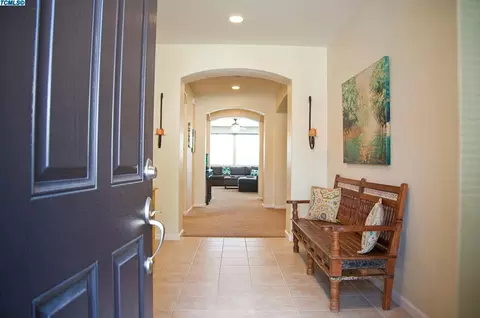 835 E Chestnut Ct, Visalia, CA 93292 photo 8