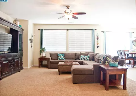 835 E Chestnut Ct, Visalia, CA 93292 photo 13