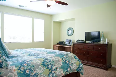 835 E Chestnut Ct, Visalia, CA 93292 photo 34