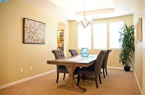 835 E Chestnut Ct, Visalia, CA 93292 photo 29