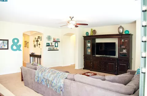 835 E Chestnut Ct, Visalia, CA 93292 photo 16