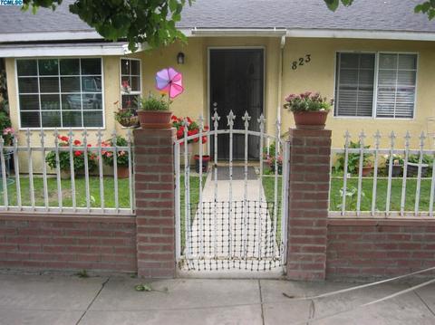 823 E Ash Ave, Tulare, CA 93274 photo 1