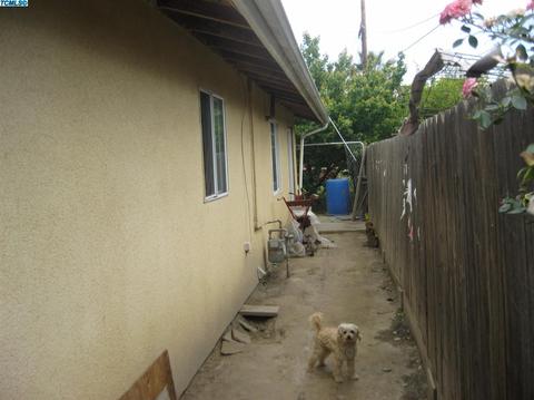 823 E Ash Ave, Tulare, CA 93274 photo 23