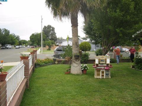823 E Ash Ave, Tulare, CA 93274 photo 9