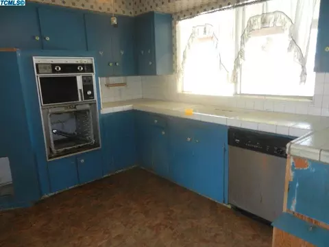 161 W Wayside Dr, Dinuba, CA 93618 photo 5