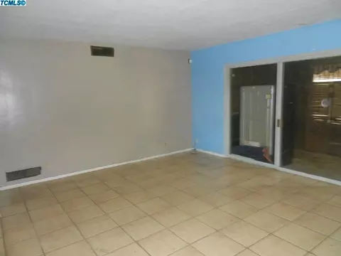 161 W Wayside Dr, Dinuba, CA 93618 photo 2