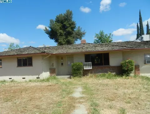 161 W Wayside Dr, Dinuba, CA 93618 photo 1